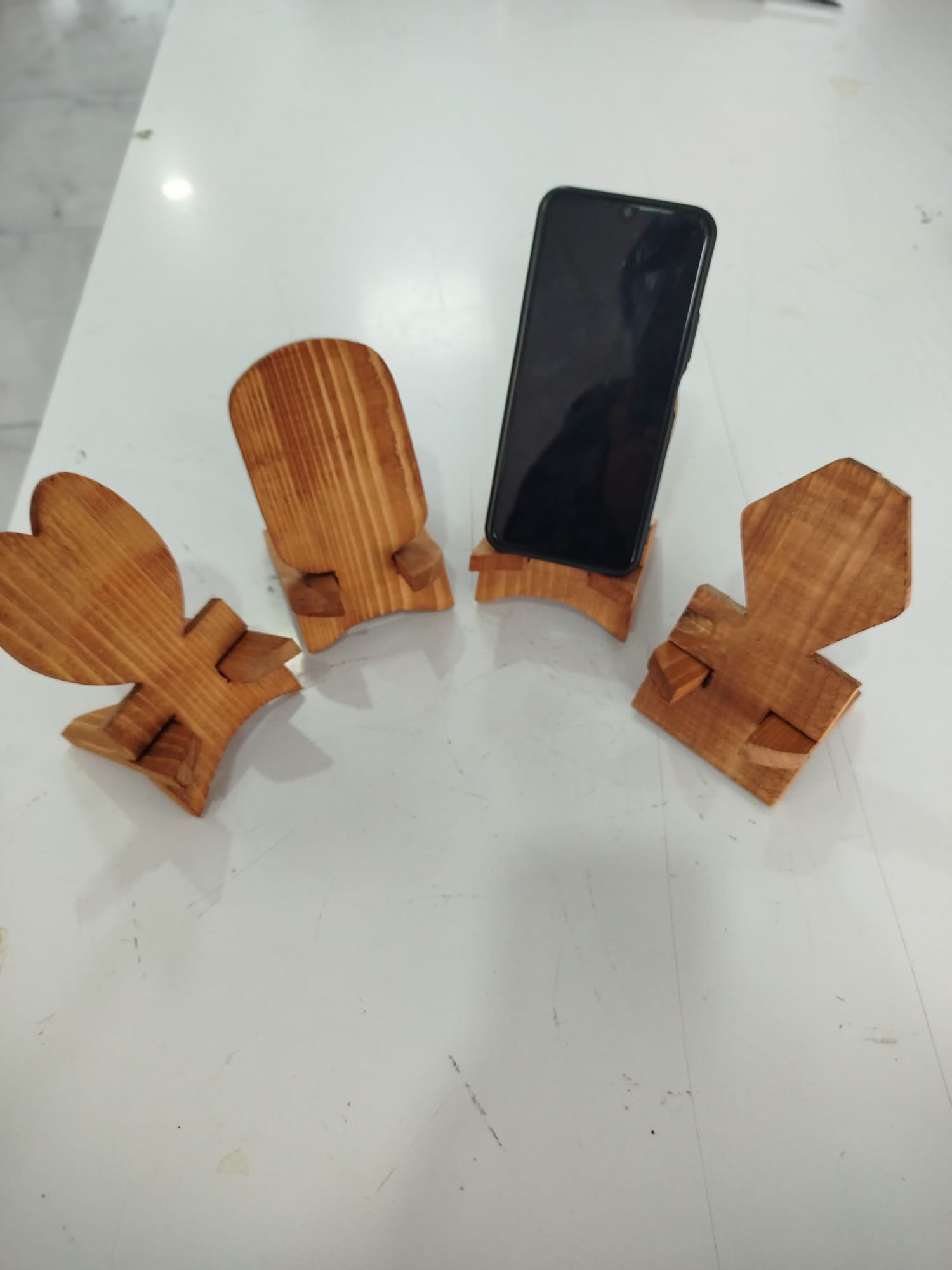 EL EMEĞİ VERNİKLİ TELEFON TUTACAĞI*